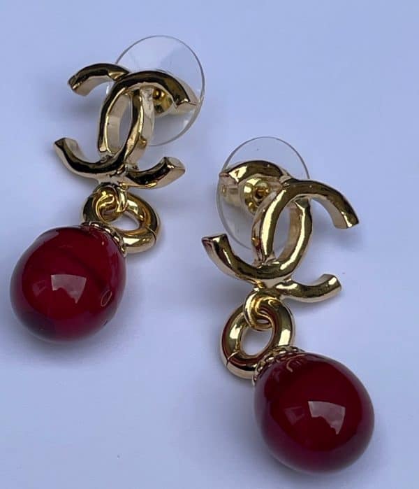 chanel cc logo pearl drop pendant dangle earrings red & gold 