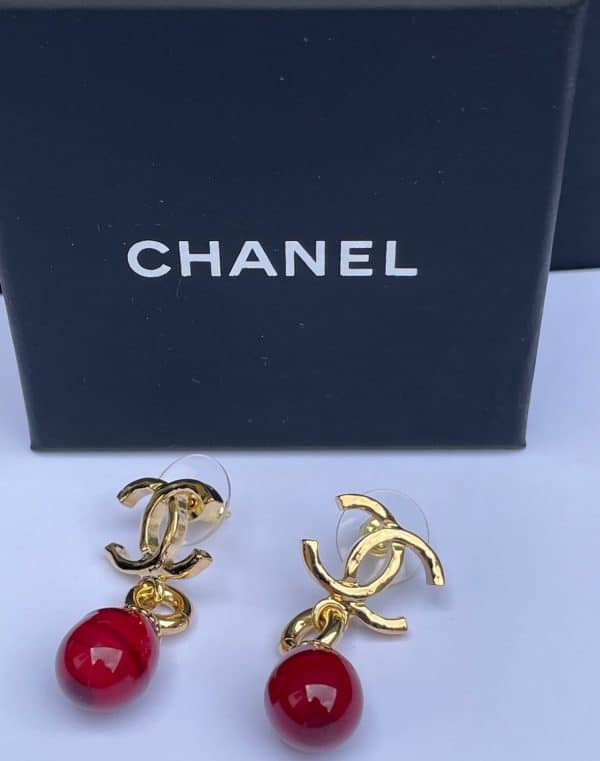 chanel cc logo pearl drop pendant dangle earrings red & gold 