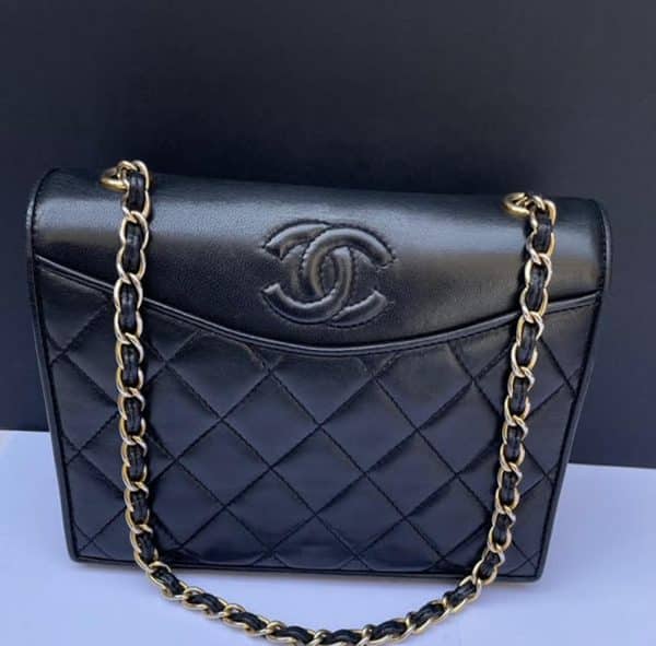 chanel vintage cc logo quilted shoulder flap bag black timeless c.1989 1991