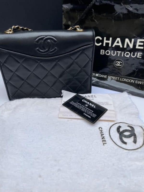 chanel vintage cc logo quilted shoulder flap bag black timeless c.1989 1991