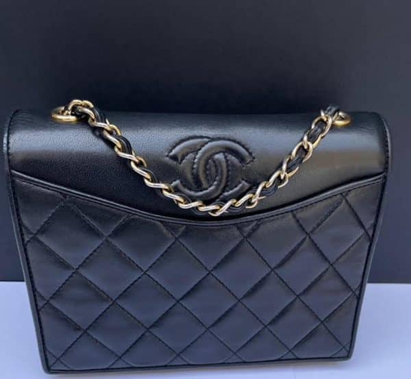 chanel vintage cc logo quilted shoulder flap bag black timeless c.1989 1991