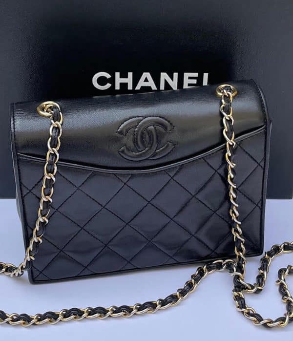 chanel vintage cc logo quilted shoulder flap bag black timeless c.1989 1991