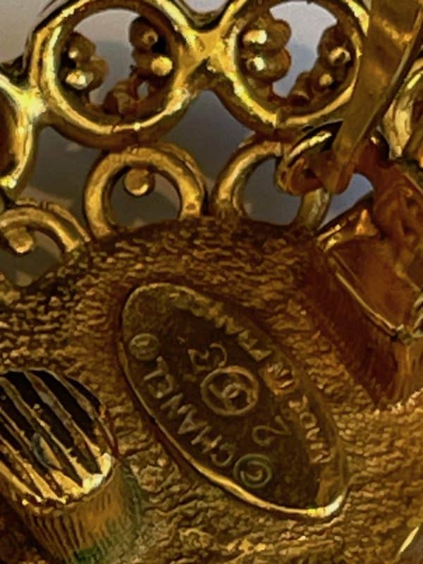 chanel 1980s twisted link pearl & gold clip earrings vintage w/box