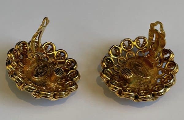 chanel 1980s twisted link pearl & gold clip earrings vintage w/box