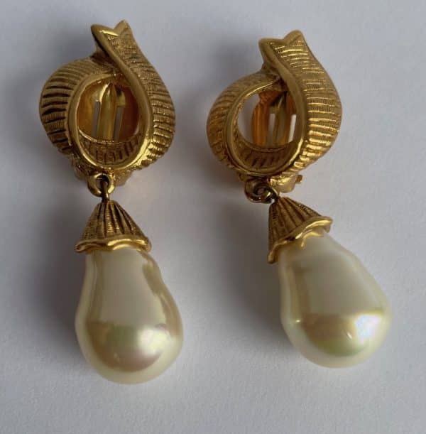 yves saint laurent ysl vintage gold & pearl drop dangling earrings c.1980s