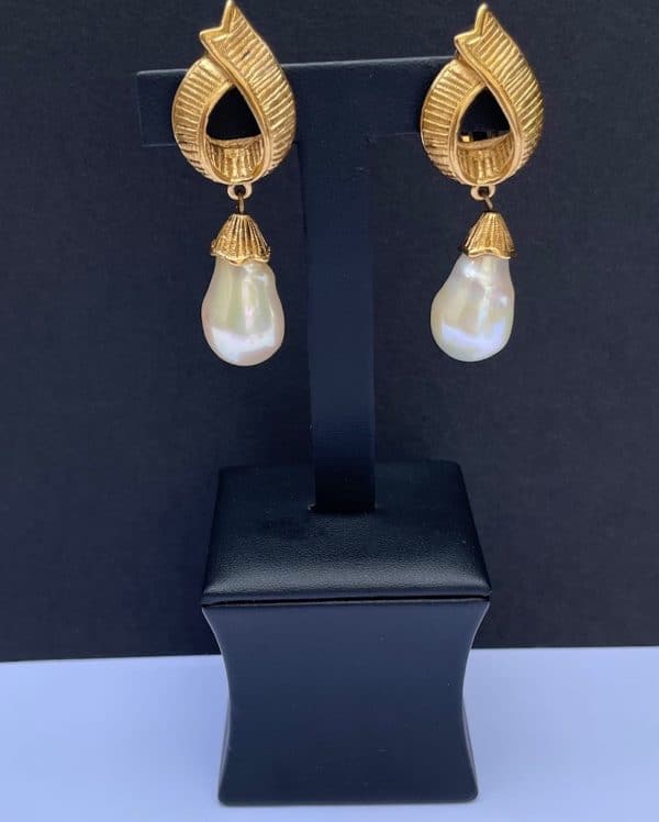 yves saint laurent ysl vintage gold & pearl drop dangling earrings c.1980s
