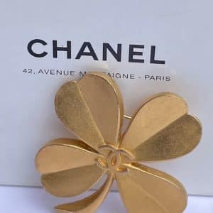 chanel vintage four leaf clover cc logo lucky charm brooch spring 1994 w/box