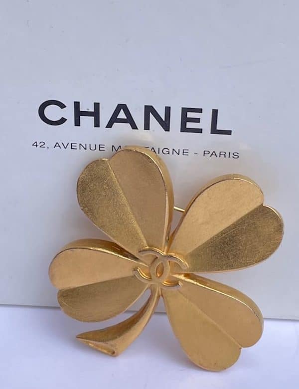 chanel vintage four leaf clover cc logo lucky charm brooch spring 1994 w/box