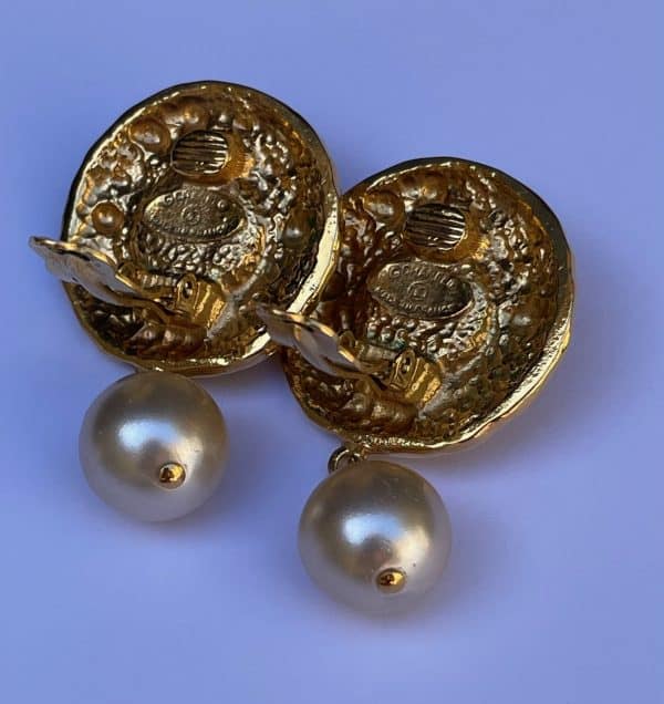 chanel vintage pearl drop & gold clip on earrings c.1980s w/box