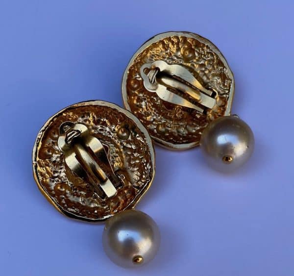 chanel vintage pearl drop & gold clip on earrings c.1980s w/box