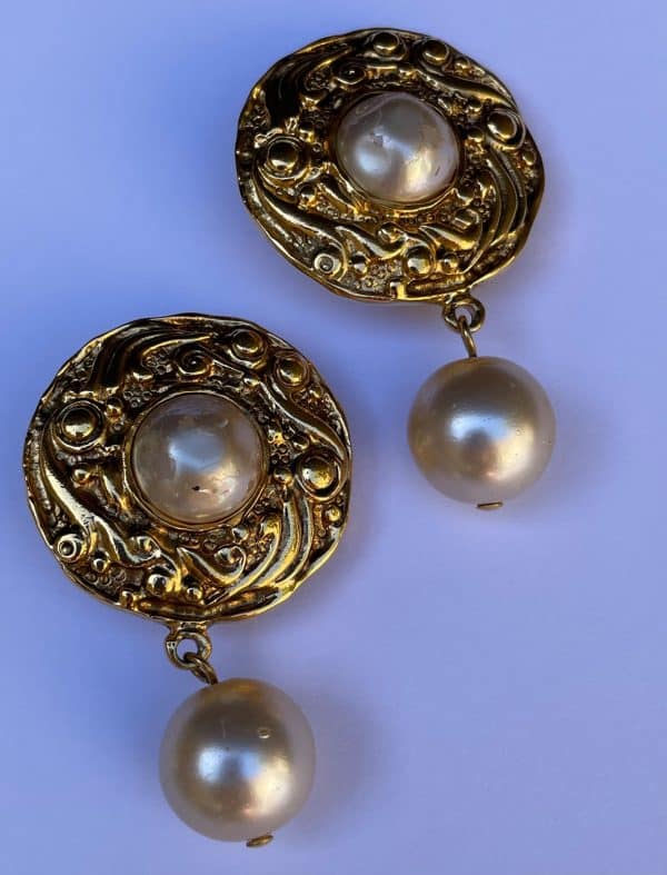 chanel vintage pearl drop & gold clip on earrings c.1980s w/box
