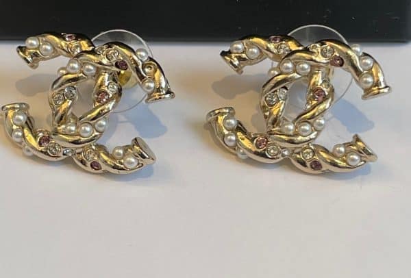 chanel cc logo pierce earrings crystals & pearl earrings