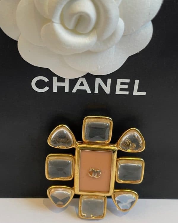 chanel vintage gripoix cc logo camellia flower salmon brooch 1996 w/box