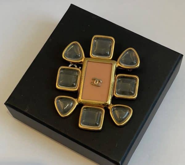 chanel vintage gripoix cc logo camellia flower salmon brooch 1996 w/box