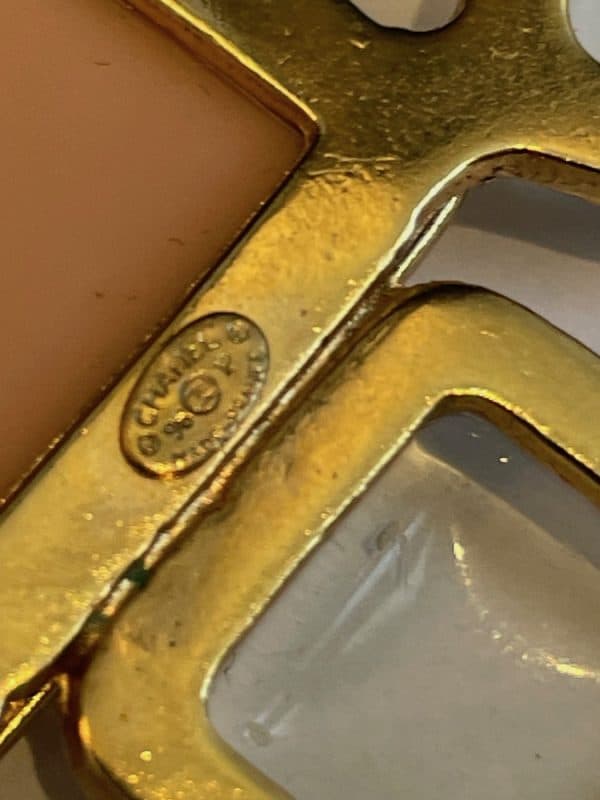 chanel vintage gripoix cc logo camellia flower salmon brooch 1996 w/box