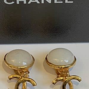 chanel vintage pearl cc logo drop earrings clip on spring 1997