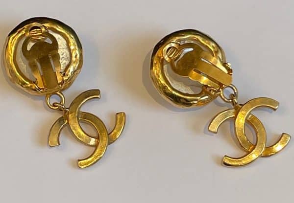 chanel vintage pearl cc logo drop earrings clip on spring 1997