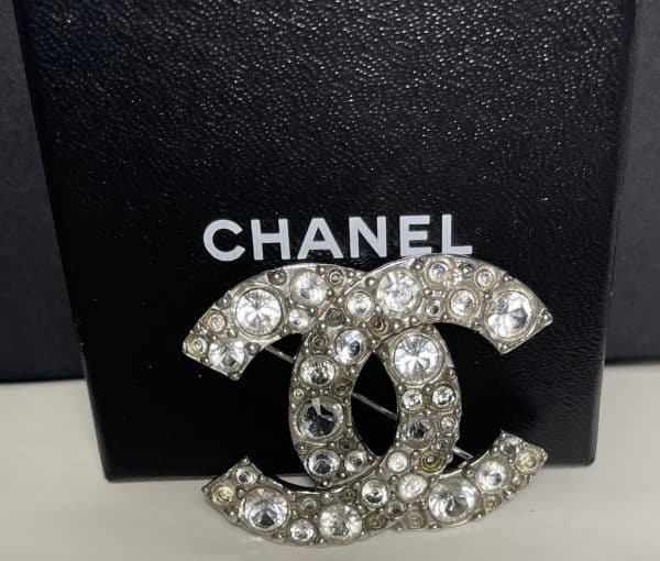 chanel cc logo large crystal brooch collection 2005 w/box
