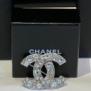 chanel cc logo large crystal brooch collection 2005 w/box