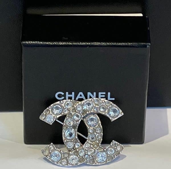 chanel cc logo large crystal brooch collection 2005 w/box