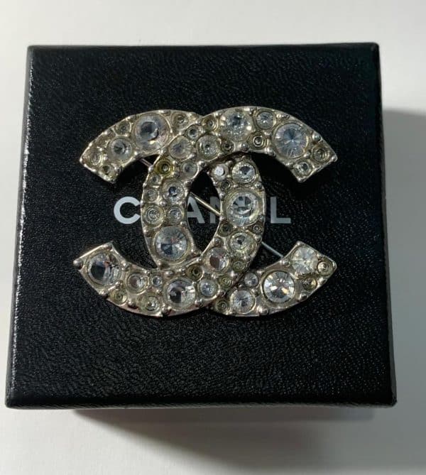 chanel cc logo large crystal brooch collection 2005 w/box