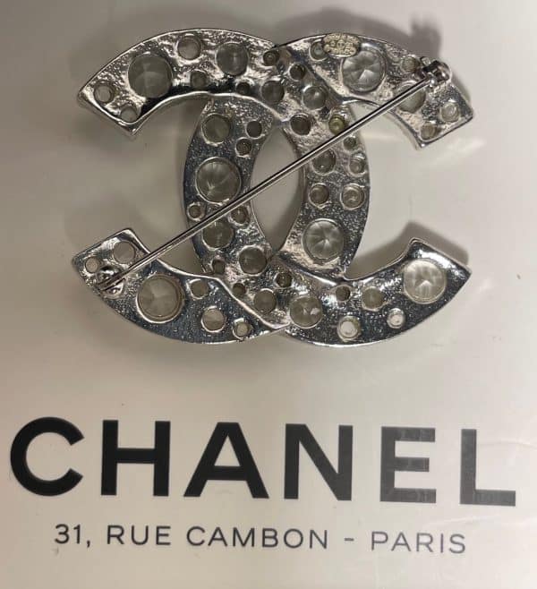 chanel cc logo large crystal brooch collection 2005 w/box