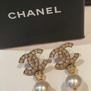chanel cc logo pearl & crystals drop pendant earrings 2021 w/box