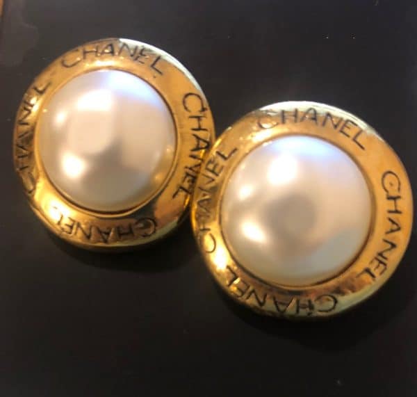 chanel vintage chanel logo clip on earrings early 1980 w/box