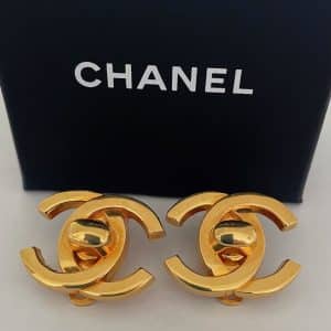 chanel vintage gold large double cc logo turn lock clip earrings c.1980s w/box