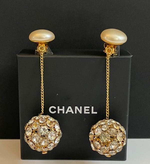 chanel vintage 1992 gold & pearl collection 28 crystal sphere ball chain drop earrings