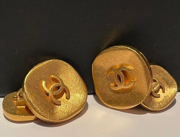 chanel vintage cc logo cufflinks gold tone 1980s