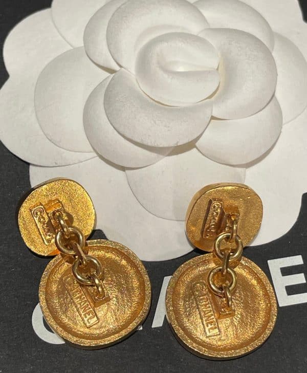 chanel vintage cc logo cufflinks gold tone 1980s
