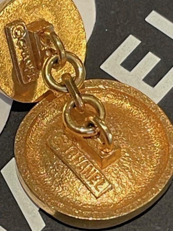 chanel vintage cc logo cufflinks gold tone 1980s