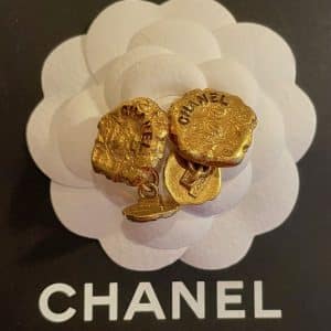chanel vintage chanel logo cufflinks gold tone 1980s