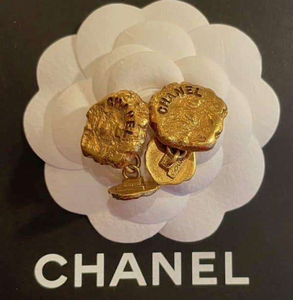 chanel vintage chanel logo cufflinks gold tone 1980s