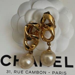 chanel 1993 vintage pearl drop earrings gold chain links w/box (copy)