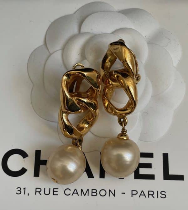 chanel 1993 vintage pearl drop earrings gold chain links w/box (copy)