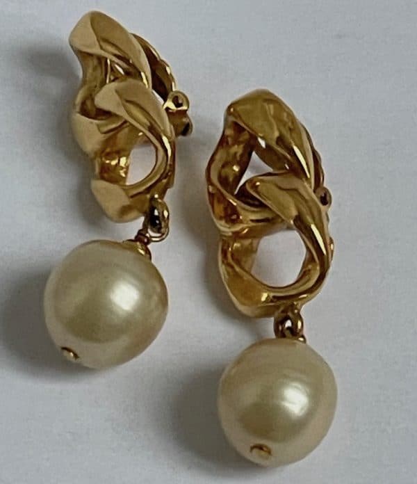 chanel 1993 vintage pearl drop earrings gold chain links w/box (copy)