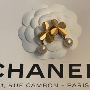 chanel vintage cufflinks four leaf clover pearl gold metal 1993