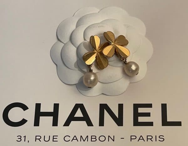 chanel vintage cufflinks four leaf clover pearl gold metal 1993