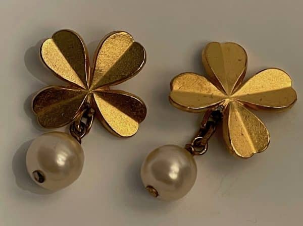 chanel vintage cufflinks four leaf clover pearl gold metal 1993