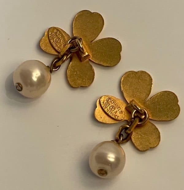 chanel vintage cufflinks four leaf clover pearl gold metal 1993