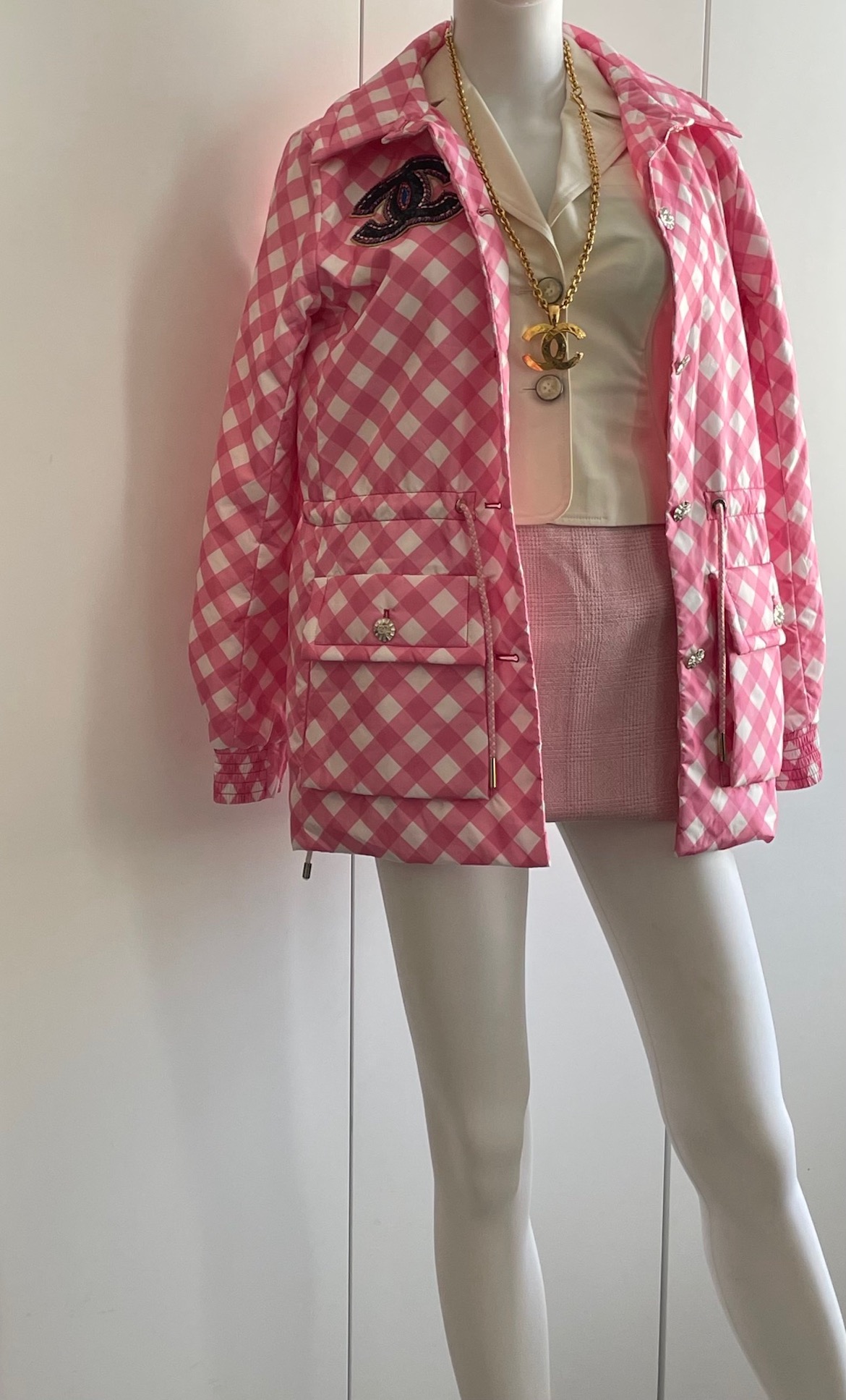 chanel silk pink checkered jacket with chanel cc patches cruise collection 2023