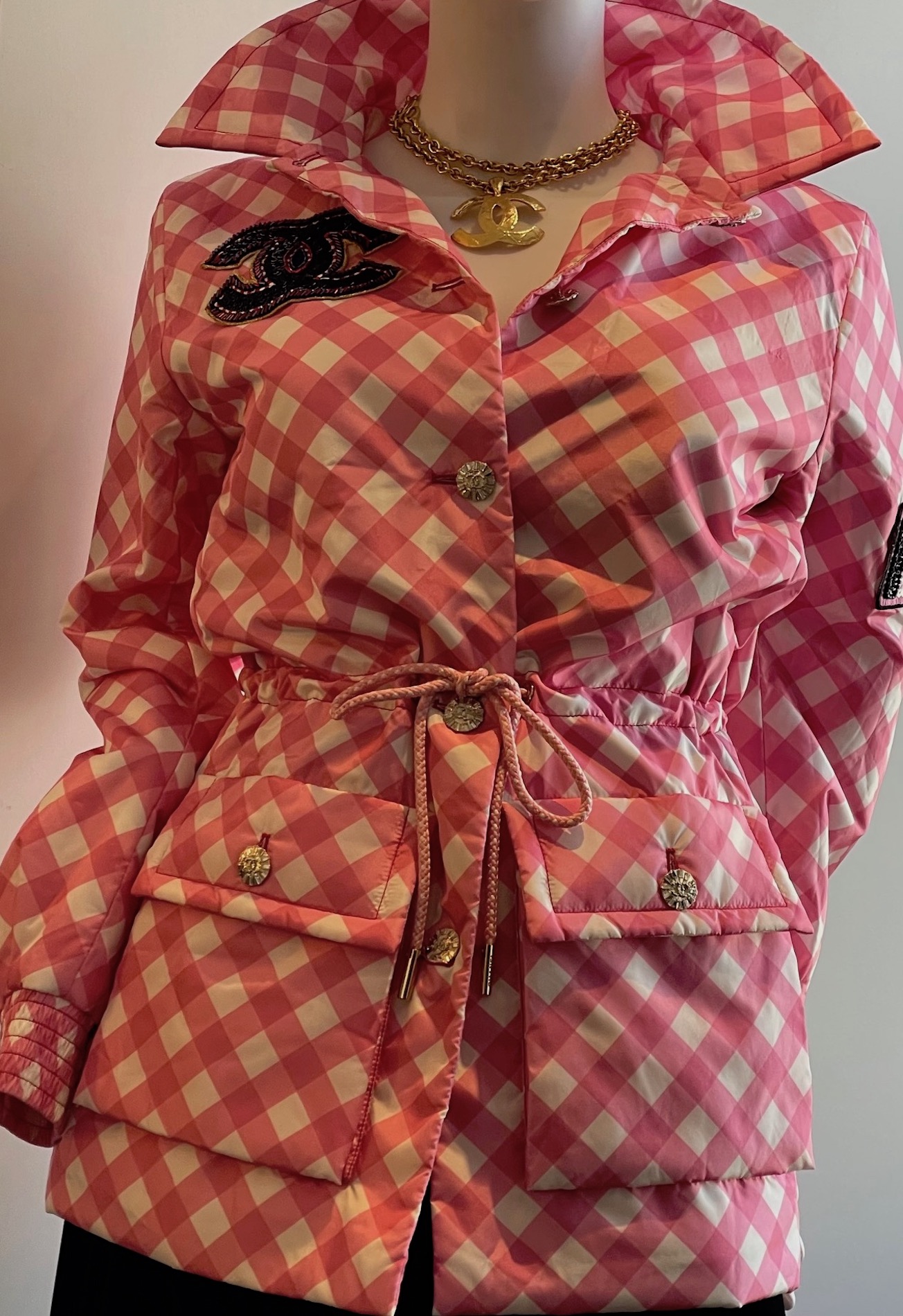 chanel silk pink checkered jacket with chanel cc patches cruise collection 2023