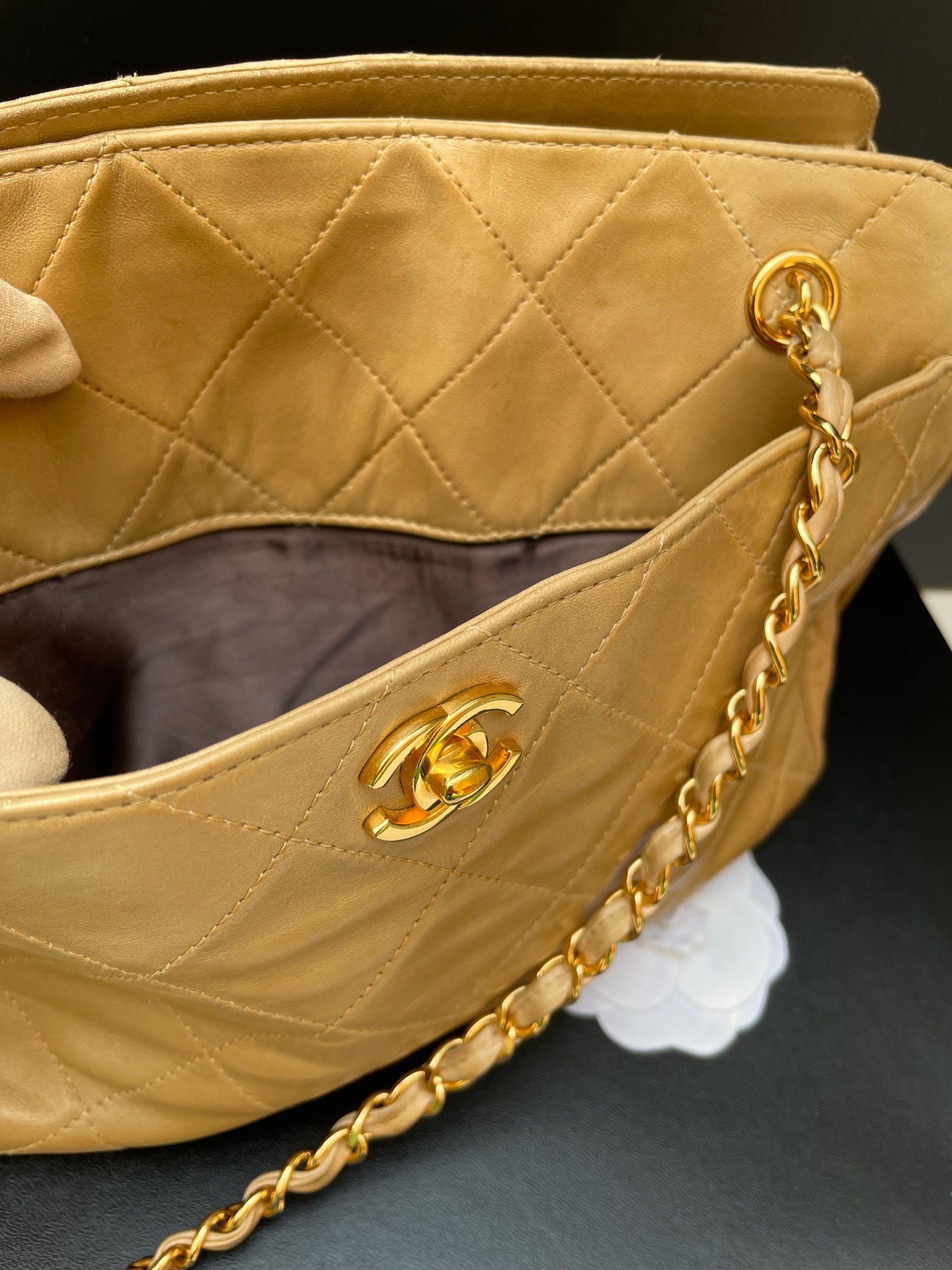 chanel vintage diamond quilted beige cc logo double shoulder strap 1996