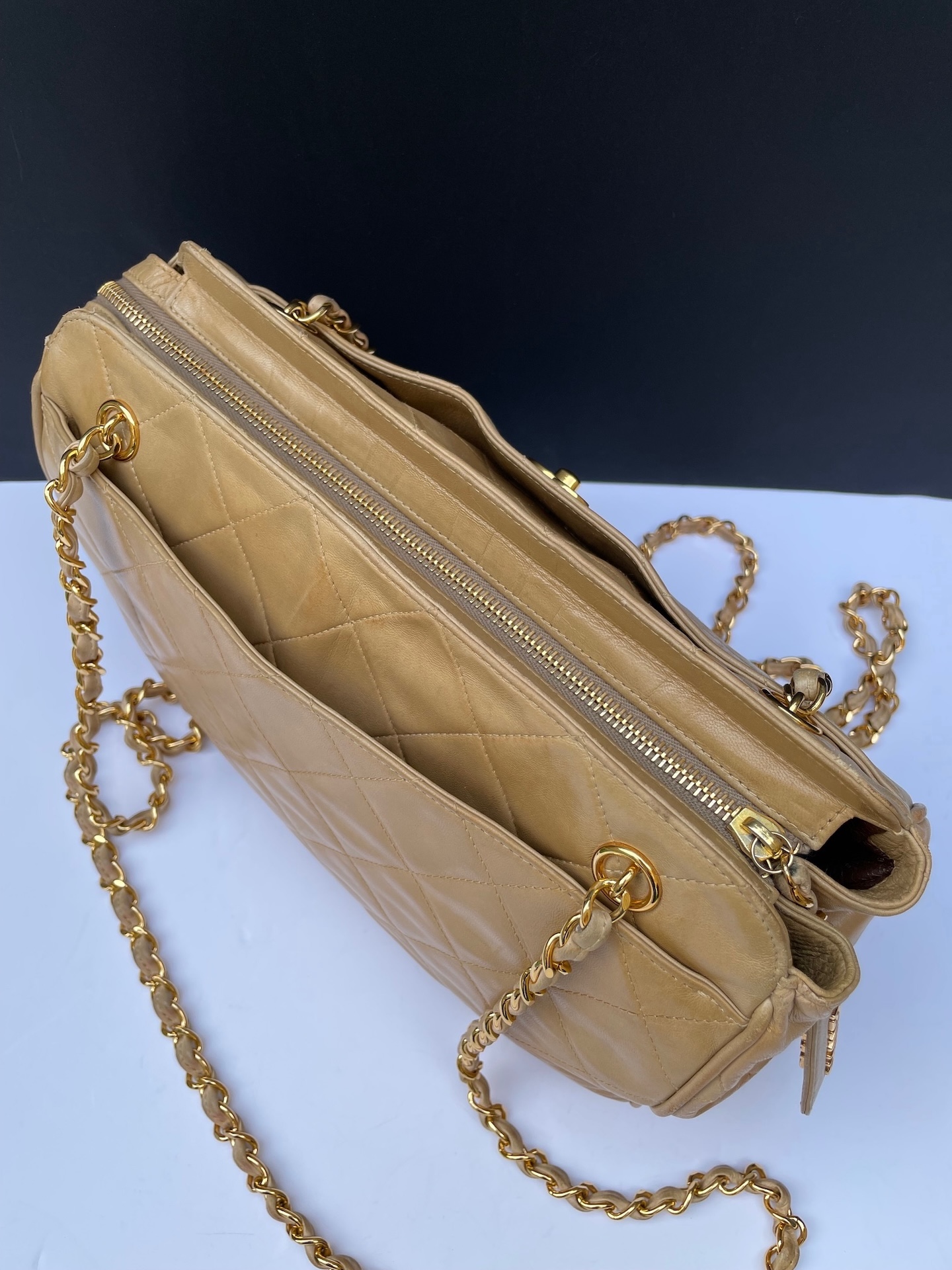 chanel vintage diamond quilted beige cc logo double shoulder strap 1996